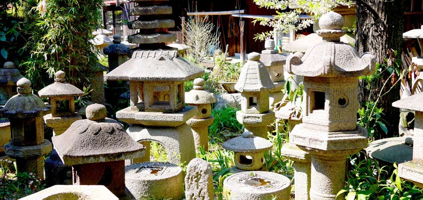 庭の石灯籠を処分する方法と注意点